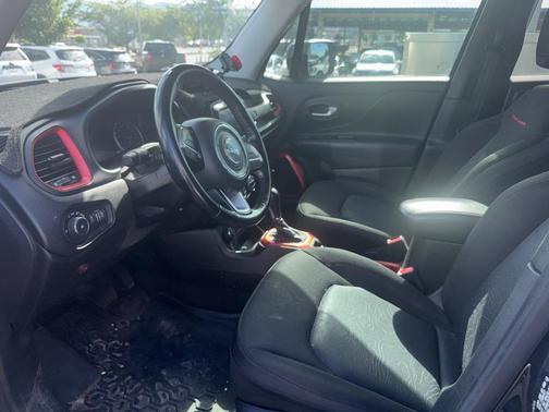 2017 Jeep Renegade Trailhawk