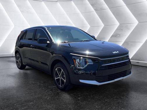 Aurora Black 2025 Kia Niro LX