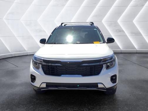 Clear White 2026 Kia Seltos S