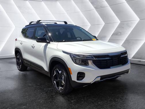 Clear White 2026 Kia Seltos S