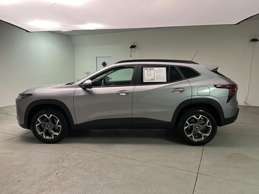 Sterling Gray Metallic 2026 Chevrolet Trax LT