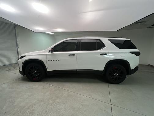 Summit White 2024 Chevrolet Traverse Limited Premier