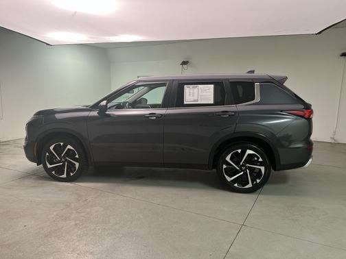 Cosmic Blue Metallic 2024 Mitsubishi Outlander SE