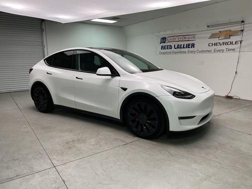 Pearl White Multi-Coat 2022 Tesla Model Y Performance
