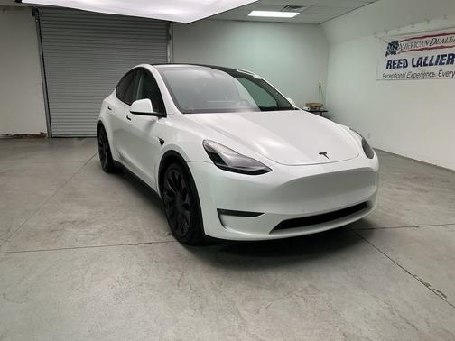 Pearl White Multi-Coat 2022 Tesla Model Y Performance