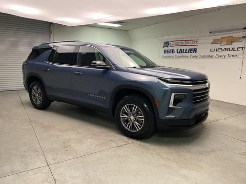 Lakeshore Blue Metallic 2025 Chevrolet Traverse LT