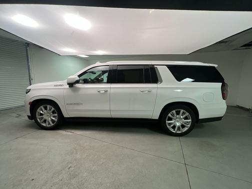 Summit White 2024 Chevrolet Suburban High Country