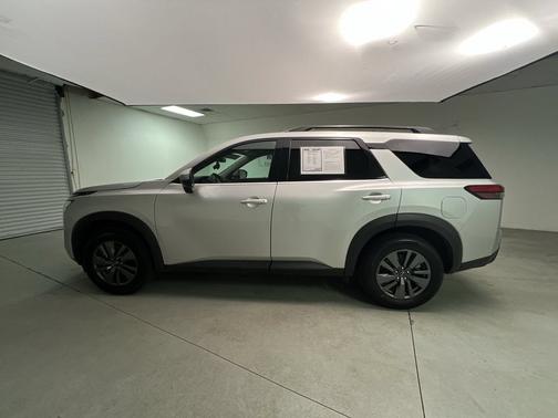 Brilliant Silver Metallic 2025 Nissan Pathfinder SV