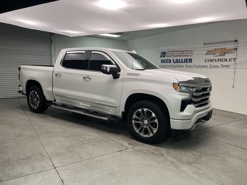 Iridescent Pearl Tricoat 2023 Chevrolet Silverado 1500 High Country