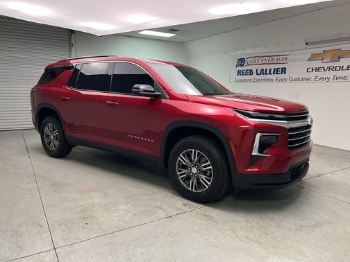 Radiant Red Tintcoat 2024 Chevrolet Traverse LT