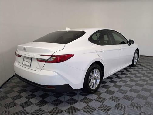 Ice Cap 2026 Toyota Camry LE