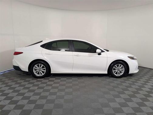 Ice Cap 2026 Toyota Camry LE