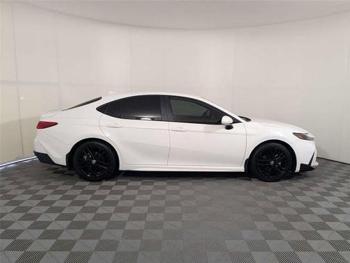 Ice Cap 2025 Toyota Camry SE