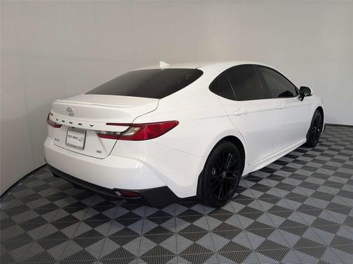 Ice Cap 2025 Toyota Camry SE