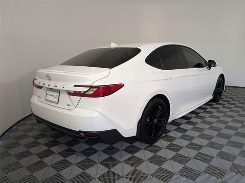 Ice Cap 2025 Toyota Camry SE