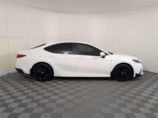 Ice Cap 2025 Toyota Camry SE