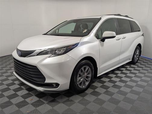 2025 Toyota Sienna XLE