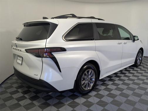 2025 Toyota Sienna XLE