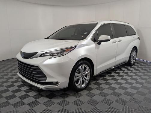 2022 Toyota Sienna Platinum