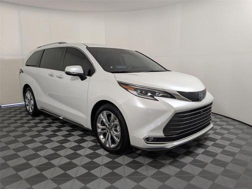 2022 Toyota Sienna Platinum