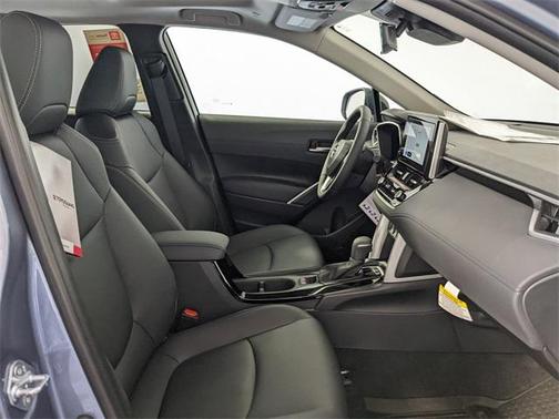 2025 Toyota Corolla Cross XLE