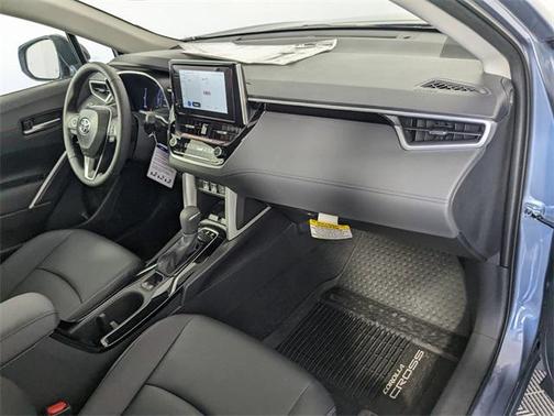 2025 Toyota Corolla Cross XLE