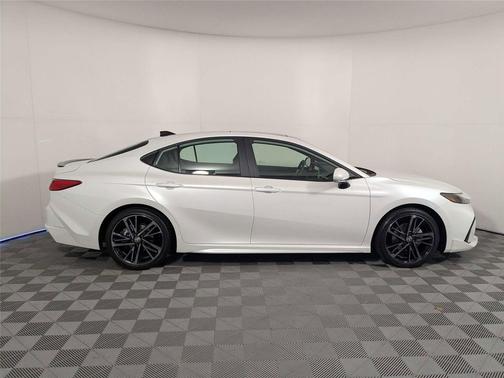 Wind Chill Pearl 2025 Toyota Camry XSE