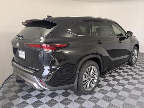 2026 Toyota Highlander Platinum