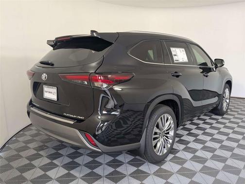 Midnight Black Metallic 2026 Toyota Highlander Platinum