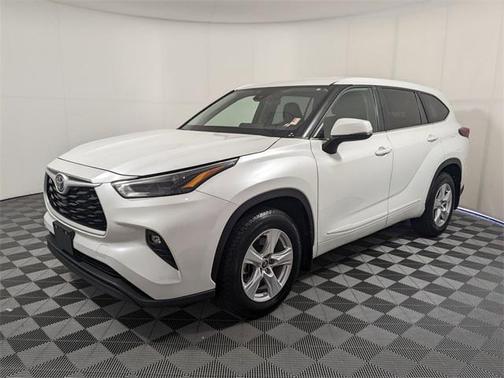 2023 Toyota Highlander LE