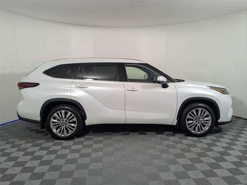 Wind Chill Pearl 2025 Toyota Highlander Platinum