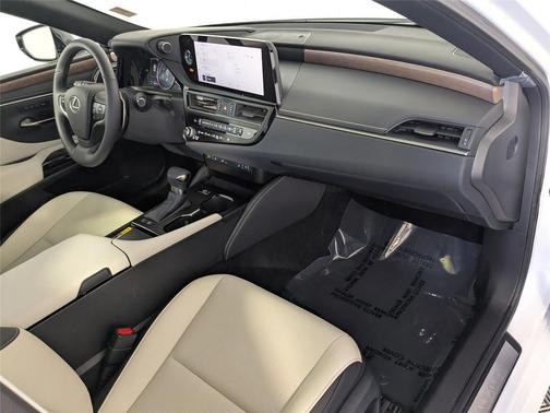 2025 Lexus ES 300h Base