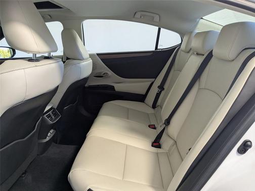 2025 Lexus ES 300h Base