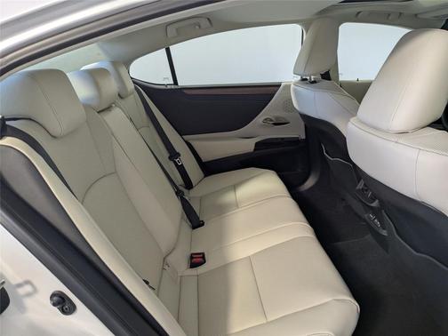 2025 Lexus ES 300h Base