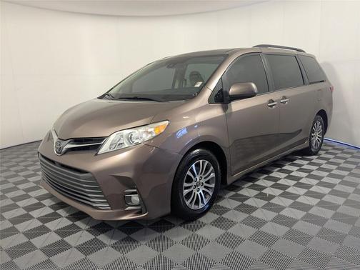 2020 Toyota Sienna XLE
