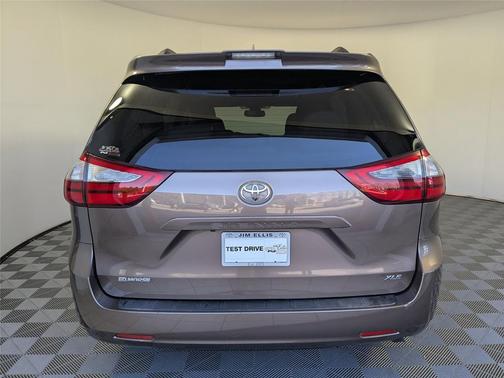 2020 Toyota Sienna XLE