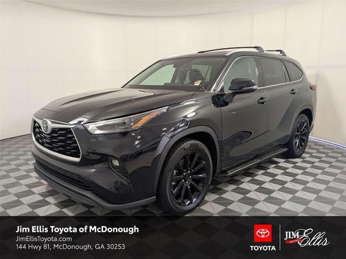 Midnight Black Metallic 2022 Toyota Highlander XLE