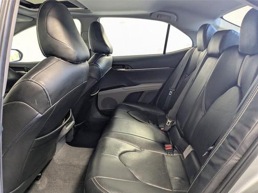 2019 Toyota Camry Hybrid SE