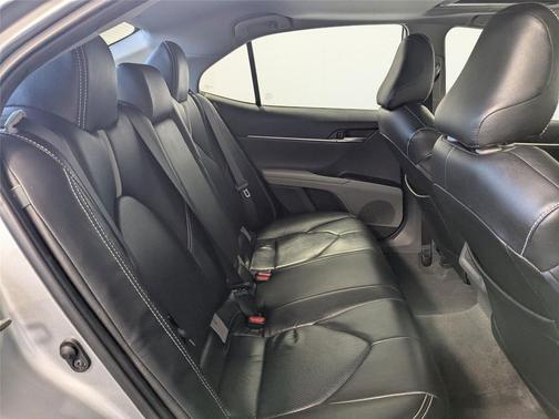 2019 Toyota Camry Hybrid SE