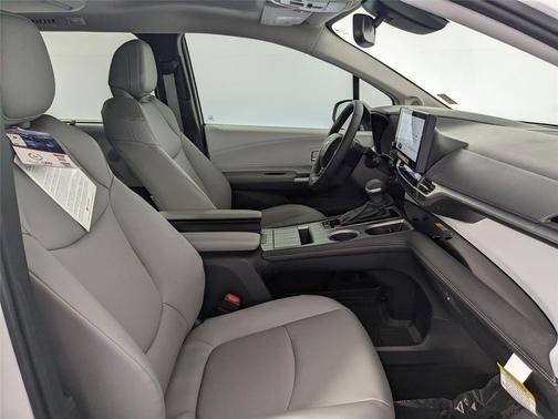 2025 Toyota Sienna XLE 8 Passenger
