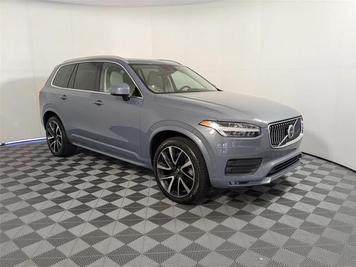 2022 Volvo XC90 T6 Momentum