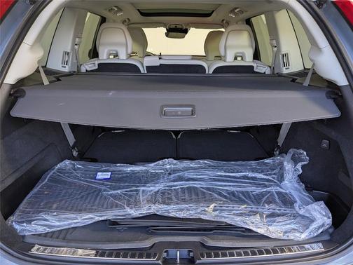 2022 Volvo XC90 T6 Momentum