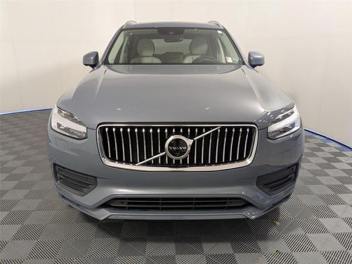 2022 Volvo XC90 T6 Momentum