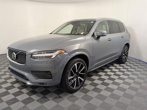 2022 Volvo XC90 T6 Momentum