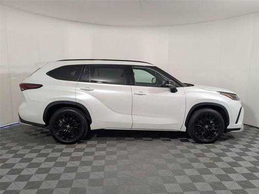 Wind Chill Pearl 2025 Toyota Highlander XSE