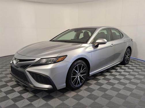 Celestial Silver Metallic 2022 Toyota Camry SE