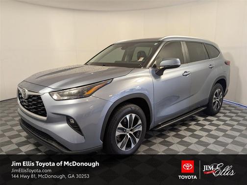 Moon Dust 2023 Toyota Highlander XLE