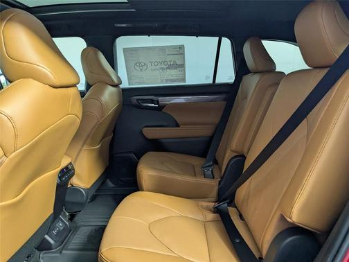 2026 Toyota Highlander Platinum