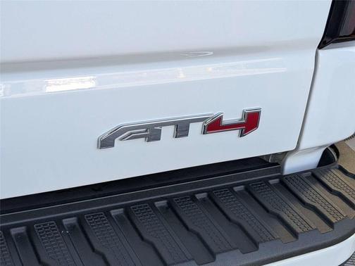 Summit White 2022 GMC Sierra 1500 AT4