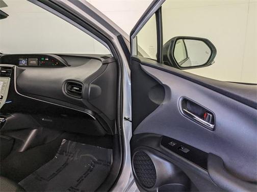 2022 Toyota Prius LE